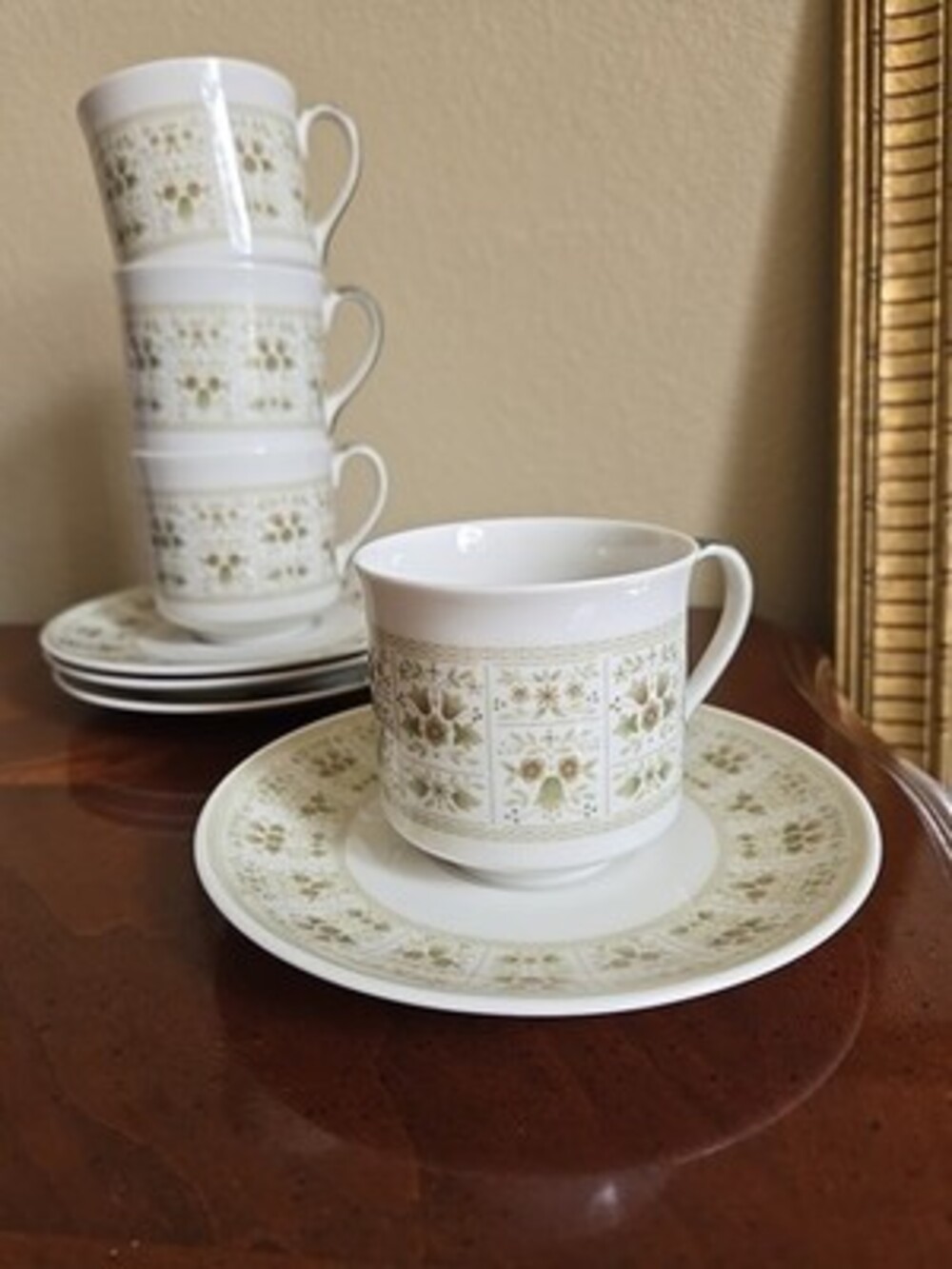 Royal Doulton Green And Ivory Teacup And Saucer Samarra TC1039 - 4 Sets